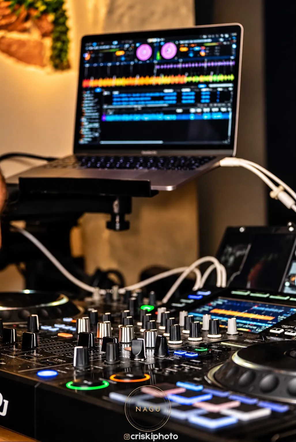 The DJ controller, close up